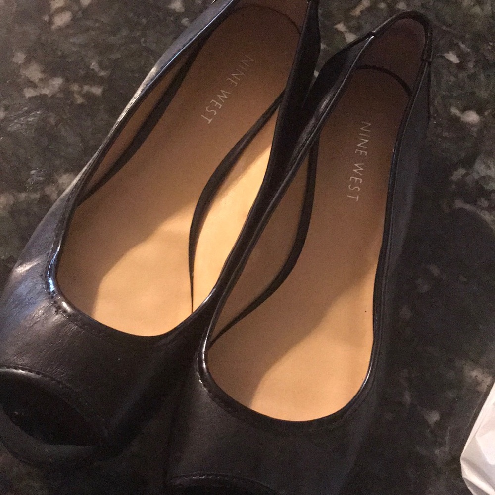 Peep toe flats